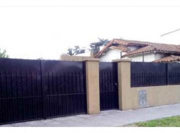 Casa · 130m² · 6 Ambientes · 4 Cocheras · Casa en Venta - 3 Dorm. 2 Baños - Cocheras - 340 m² - Ituzaingó