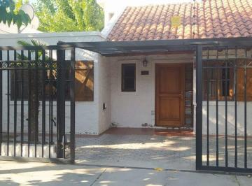 Casa · 200m² · 5 Ambientes · 2 Cocheras · Casa C/confort y Seguridad en Rodeo de La Cruz!