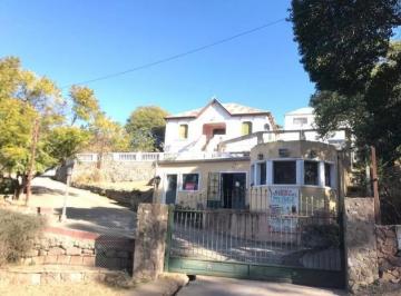 Casa de 17 ambientes, Unquillo · Gran Casona Colonial con 4 Unidades Sobre Lote de 1960 m² en Unquillo