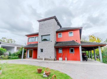 Casa · 226m² · 4 Ambientes · Casa en Venta - 3 Dorm. 3 Baños - 900 m² - La Matanza