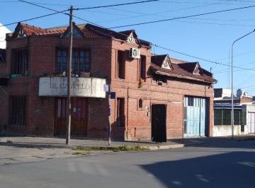 Casa · 374m² · 8 Ambientes · 1 Cochera · Casa en Venta - 7 Dorm. 2 Baños 1 Cochera - 450 m² Totales - Tandil