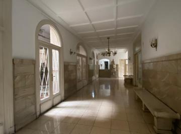 Departamento de 3 ambientes, Barracas · Edificio Antiguo de Categoria, Amplio Tres Ambientes con Dependencia de Servicio