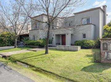 Casa · 260m² · 6 Ambientes · 1 Cochera · Lindisima Casa en Talar del Lago I Alquiler Anual