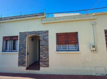 Casa · 90m² · 6 Ambientes · 1 Cochera · Casa en Perfecto Estado con Gran Fondo Verde
