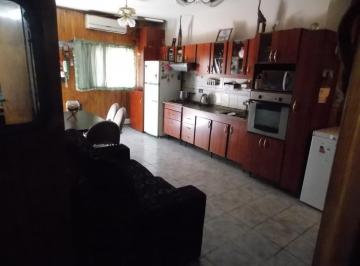 PH · 52m² · 4 Ambientes · Casa en Venta - 3 Dorm. 1 Baño - 64 m² - San Justo