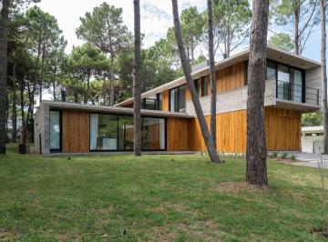 Casa · 330m² · 5 Ambientes · 2 Cocheras · Casa en Venta 5 Ambientes Pinamar Norte