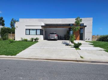 Casa · 203m² · 5 Ambientes · 2 Cocheras · Espectacular Casa a La Laguna en San Sebastian, Área 5