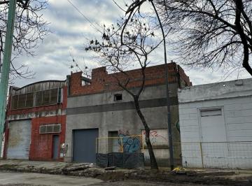 Bodega-Galpón · 215m² · 3 Ambientes · 1 Cochera · Galpón - Barracas
