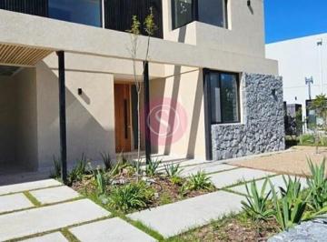 Casa · 318m² · 6 Ambientes · 2 Cocheras · Casa en Venta en Pilara, Pilar, G. B. a. Zona Norte
