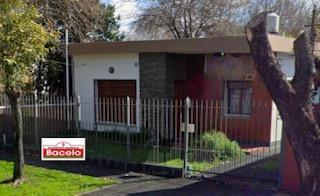 Casa de 6 ambientes, Almirante Brown · Casa