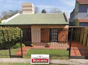 Casa de 6 ambientes, Almirante Brown · Chalet Residencial