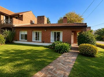 Casa · 124m² · 4 Ambientes · 1 Cochera · Casa en Venta en Champagnat, Pilar, G. B. a. Zona Norte