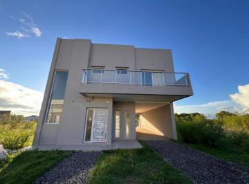 Casa · 450m² · 6 Ambientes · 2 Cocheras · Casa 3 Dorm. a Estrenar Zona Norte Parana