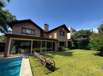 Casa · 258m² · 4 Ambientes · 1 Cochera · Venta Casa en Barrio Las Palmas, Muñiz