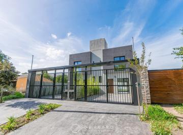 PH · 73m² · 4 Ambientes · 2 Cocheras · PH en Barrio Zacagnini