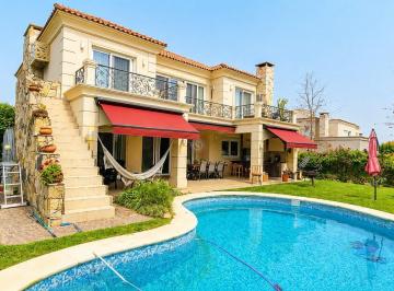 Casa · 244m² · 6 Ambientes · 3 Cocheras · Casa en Venta en Ayres Plaza, Pilar, G. B. a. Zona Norte