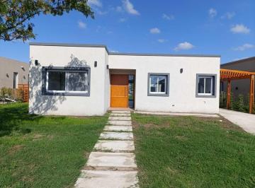 Casa · 120m² · 4 Ambientes · 3 Cocheras · Casa en Venta en Santa Emilia, Pilar del Este, Pilar