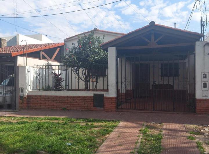 Casa · 77m² · 3 Ambientes · 1 Cochera