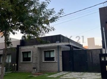 Casa · 69m² · 3 Ambientes · 2 Cocheras · Alquiler 132 Bis y 476