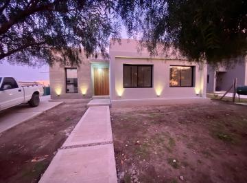 Casa · 160m² · 4 Ambientes · Casa en Santa Elena, Pilar del Este.