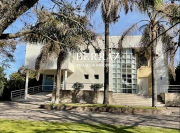 Casa · 354m² · 5 Ambientes · 1 Cochera · Casa en Alquiler en Armenia, Pilar, G. B. a. Zona Norte