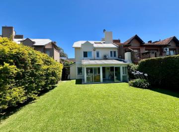 Casa · 172m² · 6 Ambientes · 2 Cocheras · Lindisima Casa en Venta en Barrio Cerrado La Merced, San Isidro