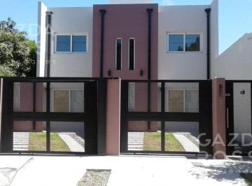 Casa · 80m² · 3 Ambientes · 1 Cochera · Casa - Adrogue