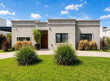 Casa · 130m² · 4 Ambientes · 1 Cochera · Casa en Venta en Barrio Santa Elena, Pilar del Este, Pilar
