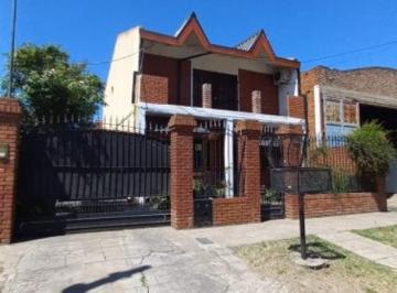 Casa · 110m² · 4 Ambientes · 2 Cocheras · Chalet en Monte Grande, Acepta Permuta por Lomas, Temperley!