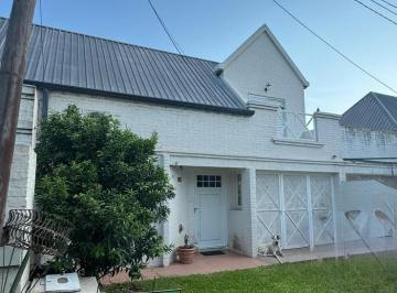 Casa · 200m² · 4 Ambientes · Casa en Esperanza - Berutti 737