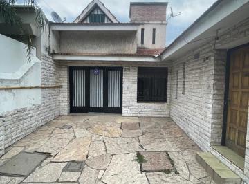 Casa · 205m² · 6 Ambientes · 2 Cocheras · Casa en Venta 5 Dorm. en Alto Alberdi