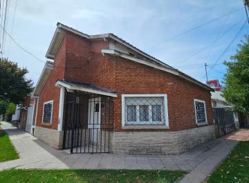 Casa de 4 ambientes, Mar del Plata · En Venta. Chalet en Esquina con Garage/quincho y Patio. Parque Luro.