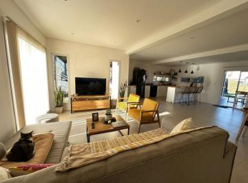 Casa · 130m² · 4 Ambientes · Casa en Venta - 3 Dorm. 3 Baños - 800 m² - Ingeniero Maschwitz