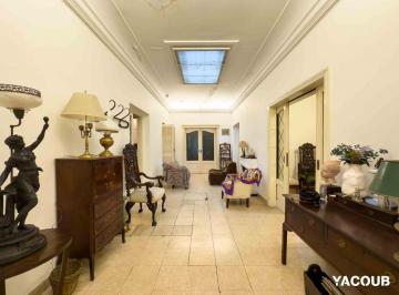 Casa · 255m² · 10 Ambientes · 1 Cochera · PH en Venta - 4 Dorm. 2 Baños - Cochera - 255 m² - La Plata