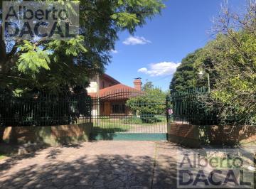 Casa · 599m² · 5 Ambientes · 2 Cocheras · Importante Esquina a 2 Cuadras de Plaza Villa Elisa. Ideal Inversores.
