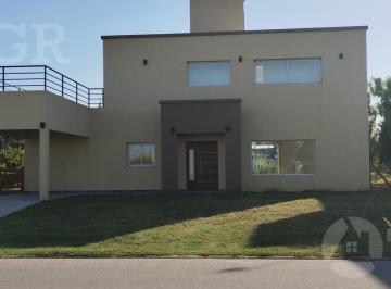 Casa · 200m² · 4 Ambientes · 1 Cochera · Casa Barrio Cruz del Sur - Canning