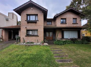 Casa · 228m² · 4 Ambientes · 1 Cochera · Casa en Venta en Muñiz