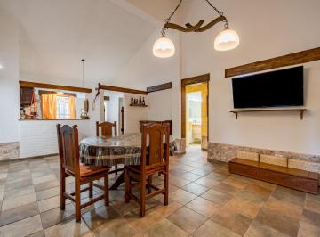 Casa · 136m² · 5 Ambientes · 1 Cochera · Venta - Casa de 2 Dorm.. Funes.