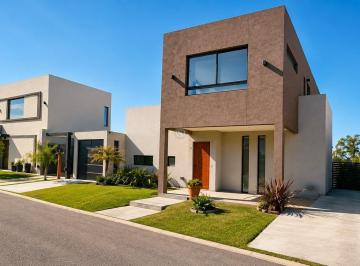 Casa · 130m² · 4 Ambientes · 2 Cocheras · Casa en Venta en Springpark Pilar, G. B. a. Zona Norte