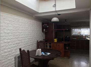 PH · 75m² · 3 Ambientes · PH en Venta - 2 Dorm. 2 Baños - Patio y Parrilla - 134 m² - La Plata