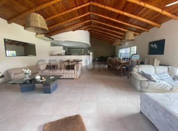 Casa · 852m² · 10 Ambientes · 10 Cocheras · Venta de Estancia en La Plata Abasto