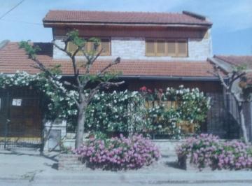 Casa · 180m² · 4 Ambientes · 2 Cocheras · Casa en Venta - 3 Dorm. 2 Baños - 180 m² - Necochea
