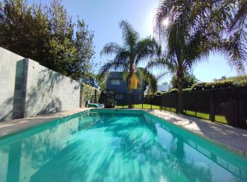 Casa · 225m² · 5 Ambientes · 2 Cocheras · Venta/permuta - Casa 3 Dorm. con Quincho y Pileta. Oliveros.