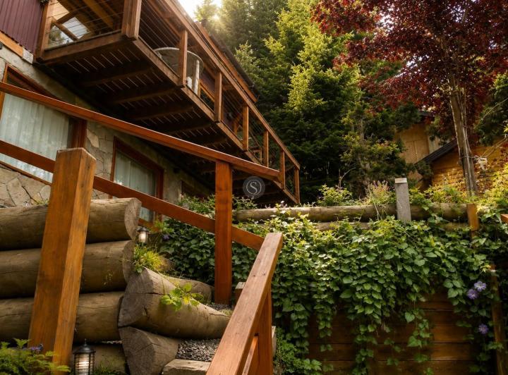 Casa · 220m² · 9 Ambientes · 1 Cochera