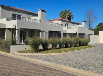 Casa · 107m² · 4 Ambientes · 1 Cochera · Casa en Venta en Chic Village, Pilar