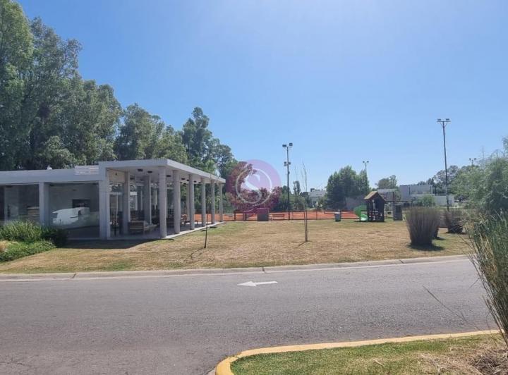 Terreno · 588m²