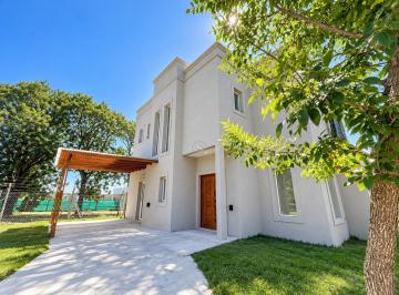 Casa · 193m² · 6 Ambientes · 2 Cocheras · Casa en Venta en Santa Guadalupe, Pilar del Este, Pilar