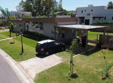 Casa · 140m² · 4 Ambientes · 2 Cocheras · Casa - Interna - Barrio Santa Elena - Lote 303 - Pilar del Este - con Renta