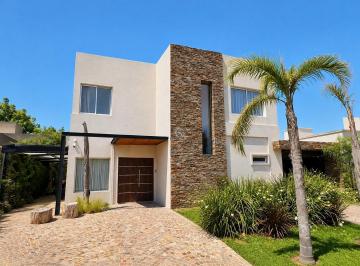 Casa · 240m² · 8 Ambientes · 3 Cocheras · Casa en Venta en La Cañada de Pilar, Pilar, G. B. a. Zona Norte