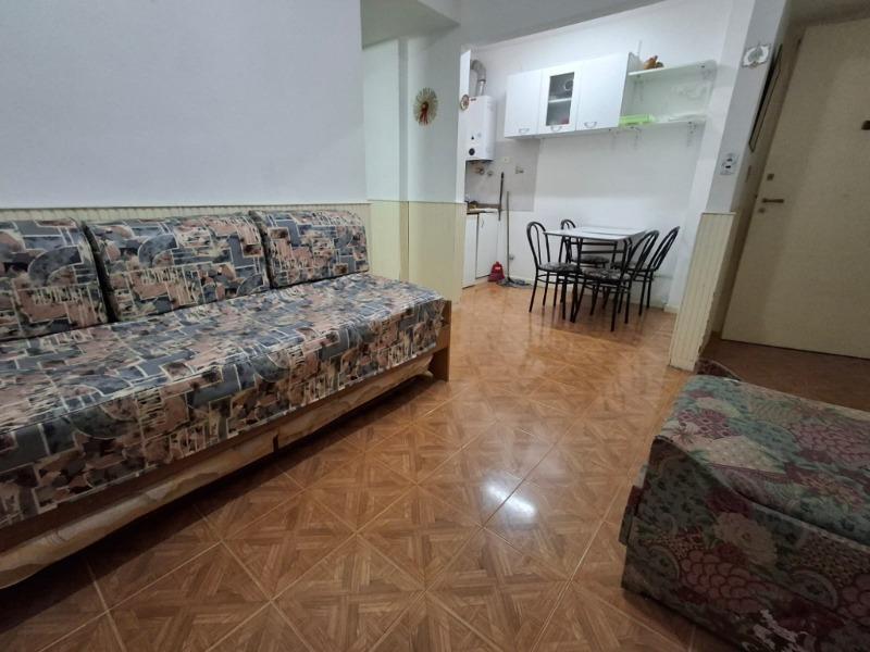 Departamento de 2 ambientes ubicado en zona centro sobre la calle Corrientes